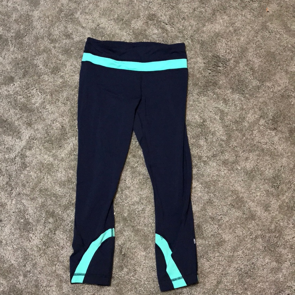 Lululemon size 4 3/4 cropped yoga pants!